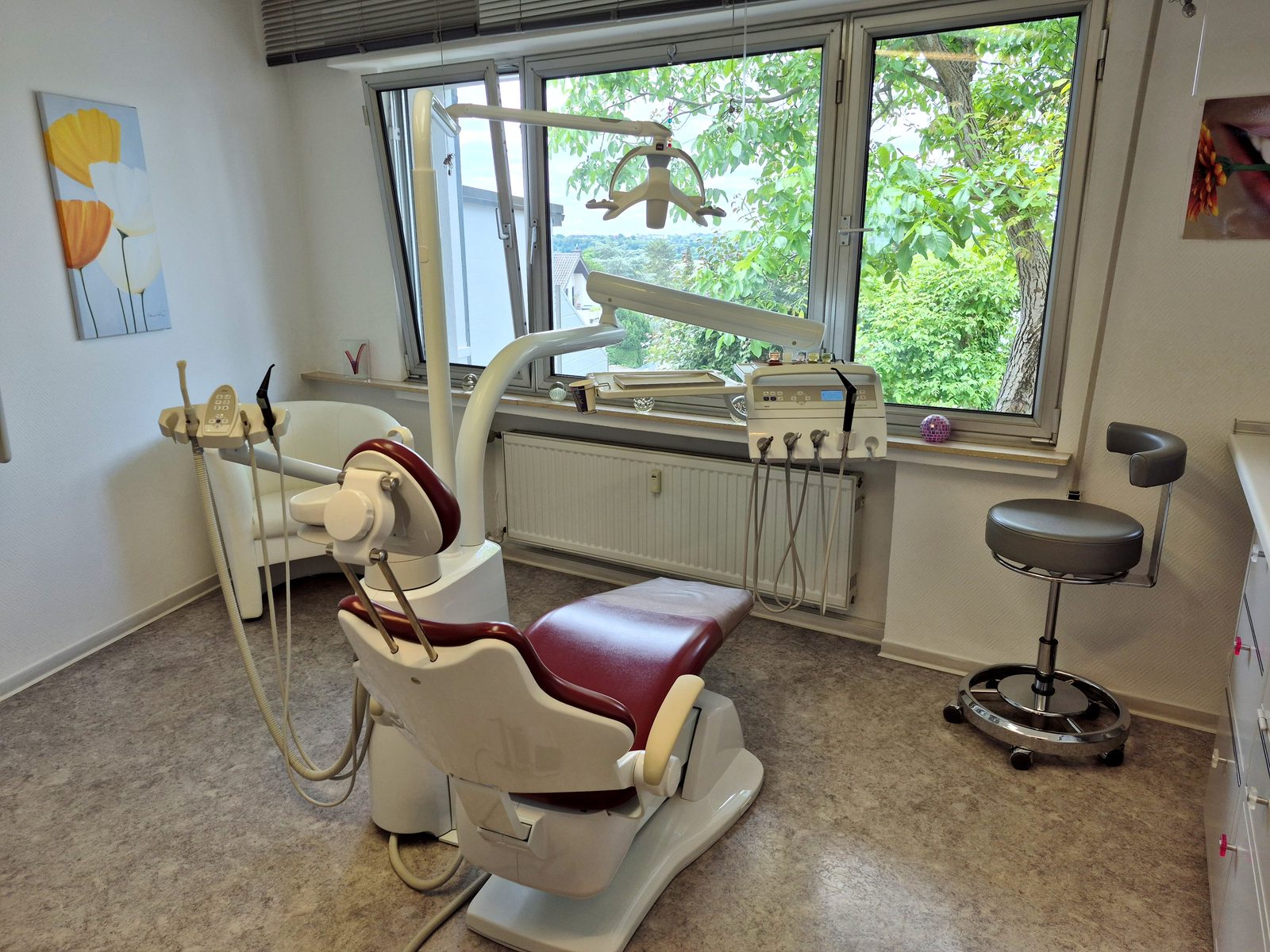 Behandlungszimmer 2 der Zahnarztpraxis Dr. Lopicic